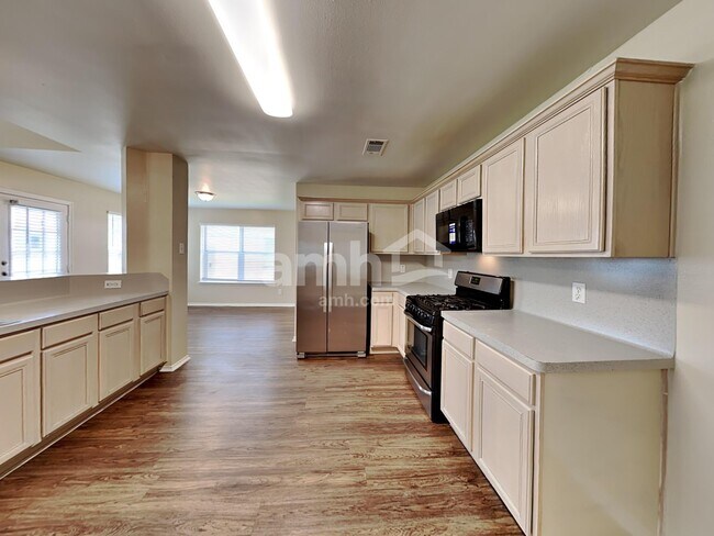 Building Photo - 4706 Buescher Ct