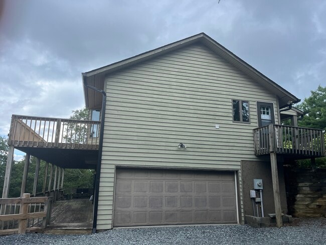 Building Photo - 630 Sorrento Dr