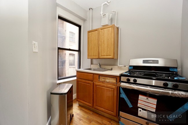 Building Photo - 634 W 135th St
