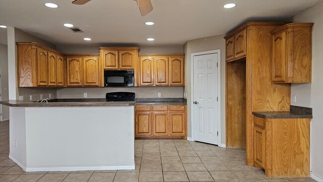 Foto del edificio - 4811 Brookdale Dr