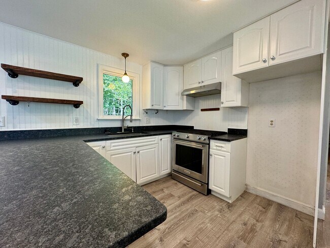 Foto del edificio - Spacious 4BD/2BA Home w/ Fully Fenced Back...
