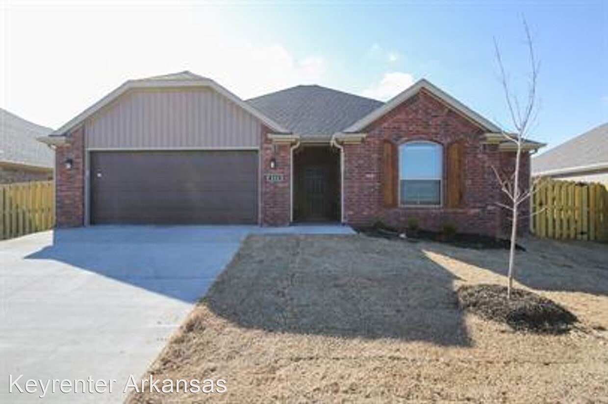 Primary Photo - 3 br, 2 bath House - 211 Amber Dawn