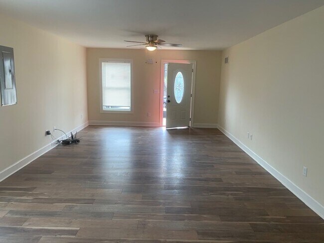 Building Photo - 513 Addison Ave