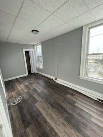 Large Bedroom - 98 Jackson Ave