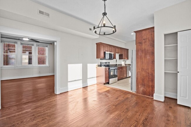 Building Photo - Cool Norfolk Apartment-Rest of November Free!