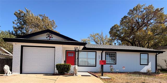 Foto principal - 605 N Davis Dr