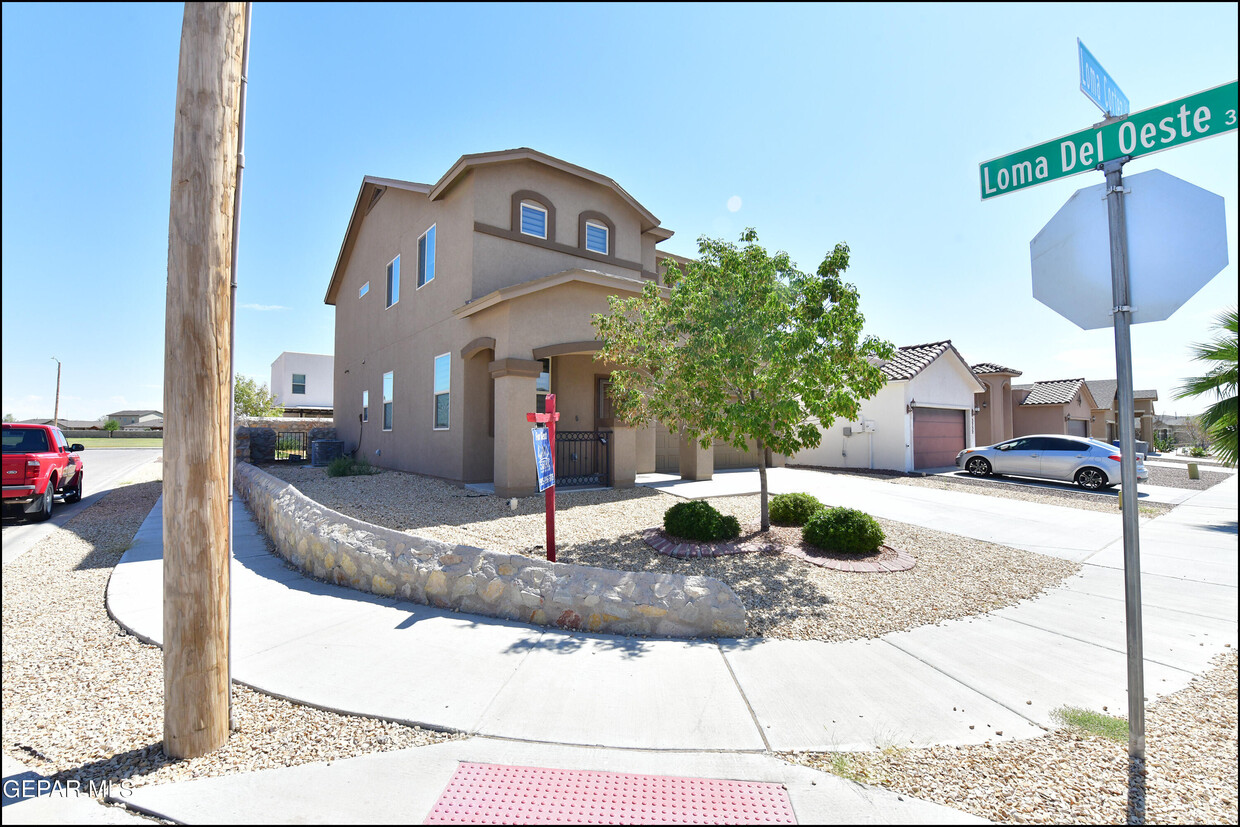 Foto principal - 3736 Loma Cortez Dr