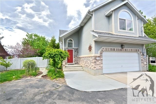 Primary Photo - Spectacular 3 Bedroom Salt Lake Home
