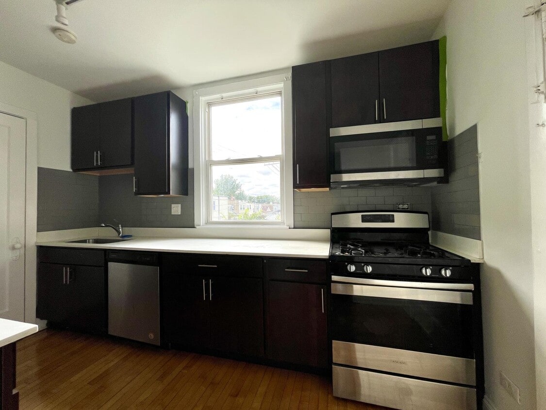 Photo - 3018 North Karlov Avenue #2