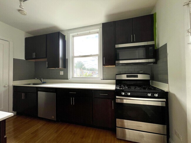 Building Photo - 3018 N Karlov Ave