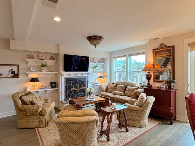 Foto del edificio - Charming 3-Bed, 2.5-Bath Townhouse in Apto...