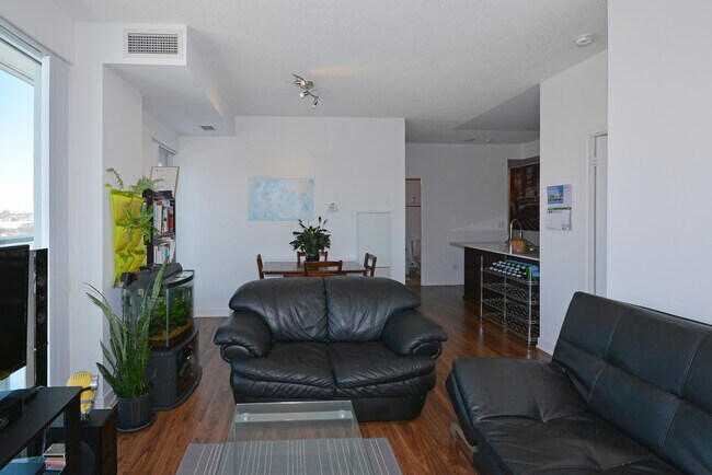 Building Photo - 260-1260 Sackville St