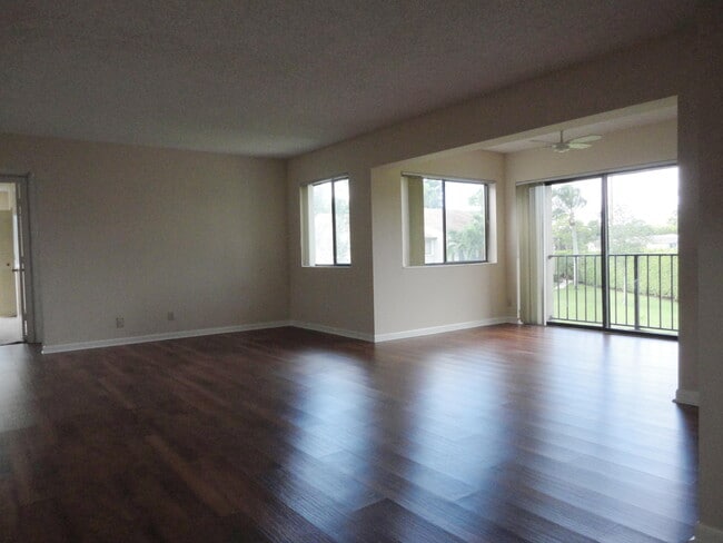Foto del edificio - 523 Shady Pine Way