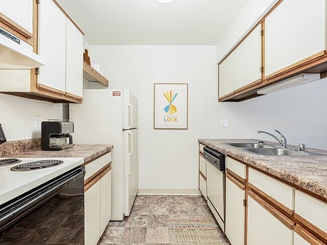 Building Photo - Tanglewood Apartments