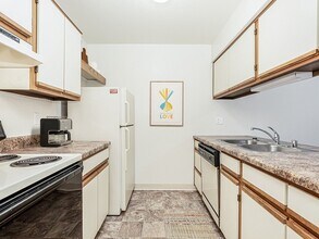 Building Photo - Tanglewood Apartments