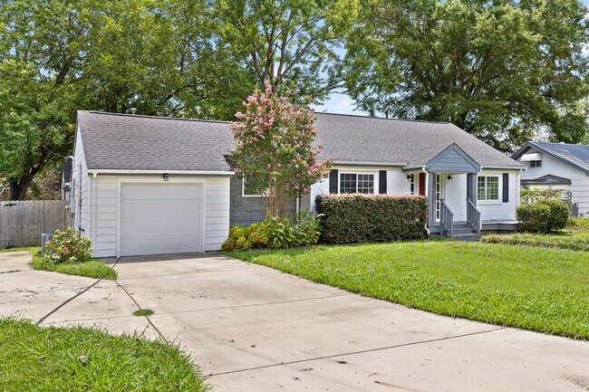 Building Photo - Charming Belvoir Home - 2 Bed, 1 Bath, 1 C...