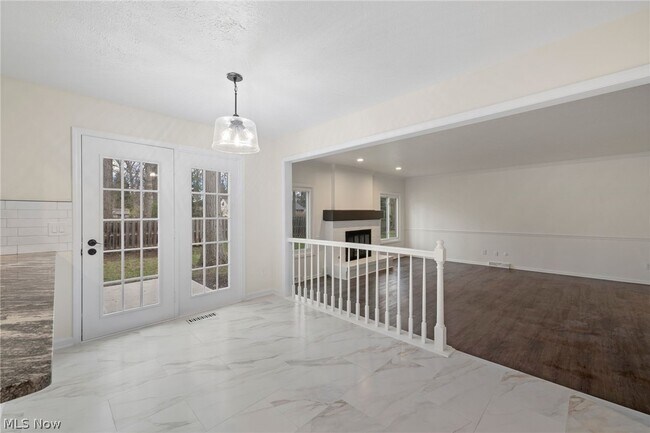 Building Photo - 24228 Stonehedge Dr