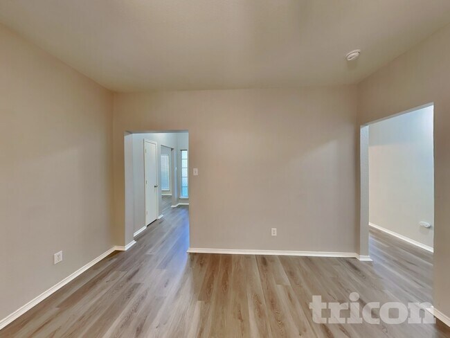 Building Photo - 755 Catalina Dr