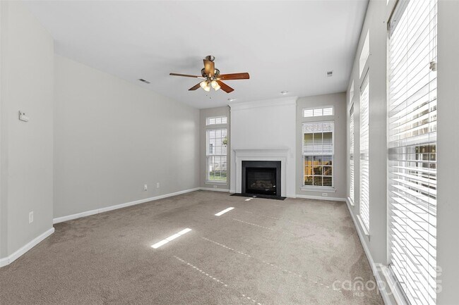 Foto del edificio - 5006 Rosewater Ln