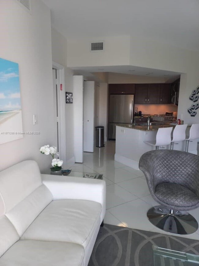 Building Photo - 20000 E Country Club Dr