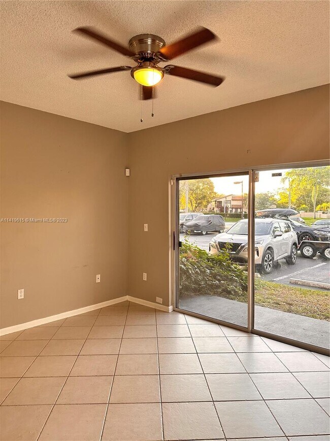 Foto del edificio - 1851 NW 96th Ter