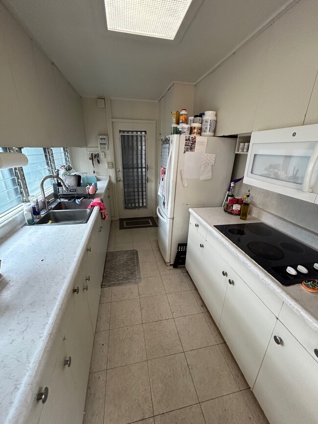 Building Photo - 1219 Ala Aolani St