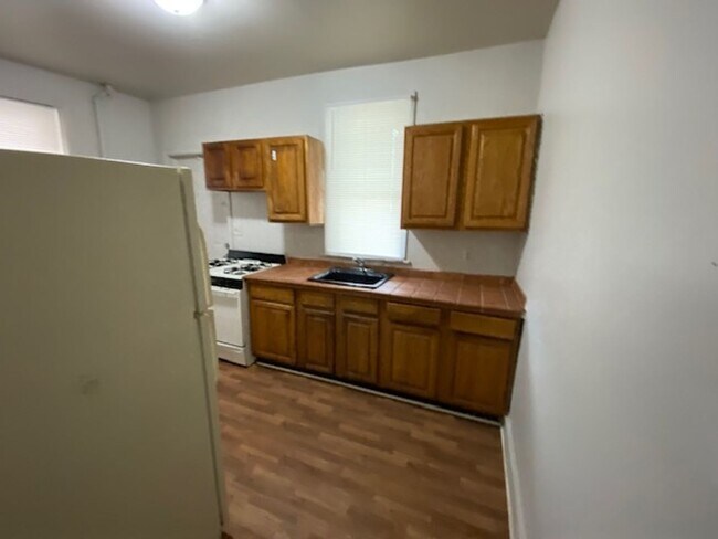 Building Photo - 5 Bedroom house harrisburg for rent 1,200 a month