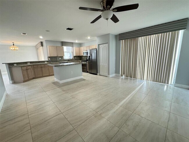 Foto del edificio - 390 NW 115th Way