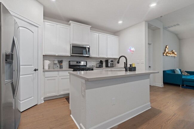 Foto del edificio - 6113 Dumfries Ln