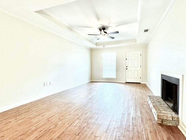 Foto del edificio - 2 Bedroom in Parkview Oaks off Old Jeffers...