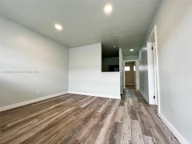 Building Photo - 711 SW 5th St
