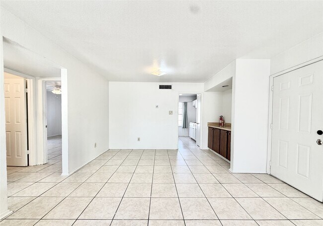 Foto del edificio - 8323 Wilcrest Dr