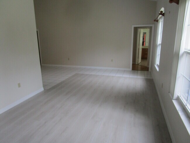 Building Photo - 1064 Briarwood Blvd NE