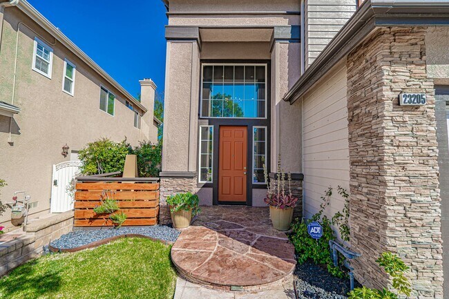 Building Photo - COMING SOON! 5 Bedroom Pool Home for Rent ...