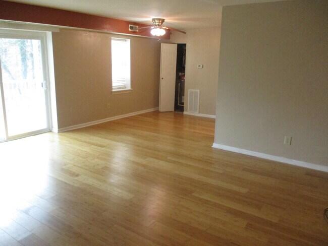 Foto del edificio - 545 Burgoyne Rd