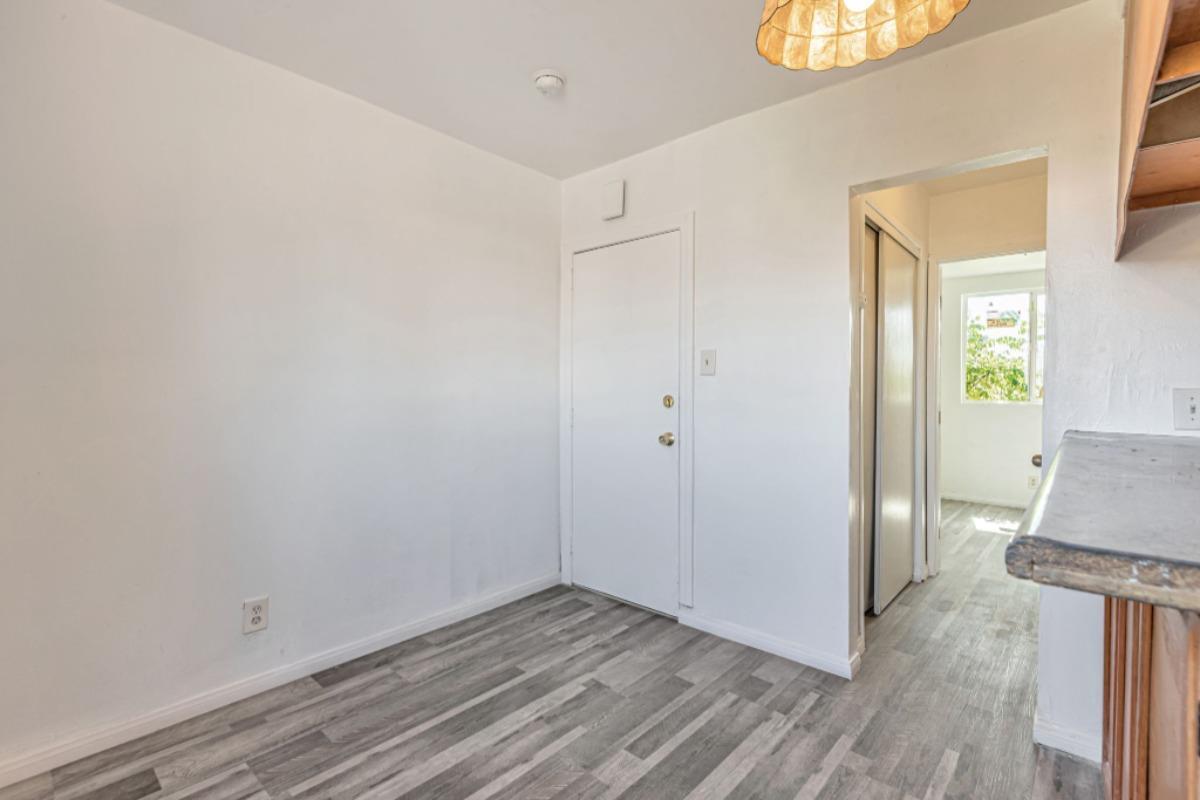 Foto principal - 847 W 43rd St