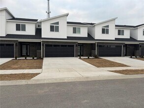 Building Photo - 470 Azurite Rd