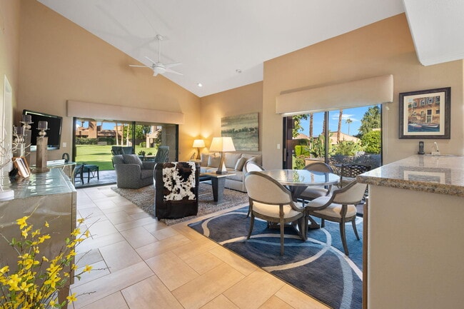 Foto del edificio - 73416 Poinciana Pl