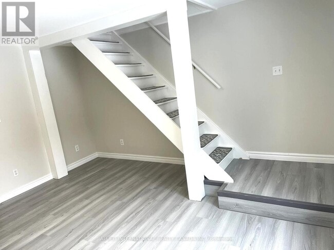 Building Photo - 150 Tamblyn Rd