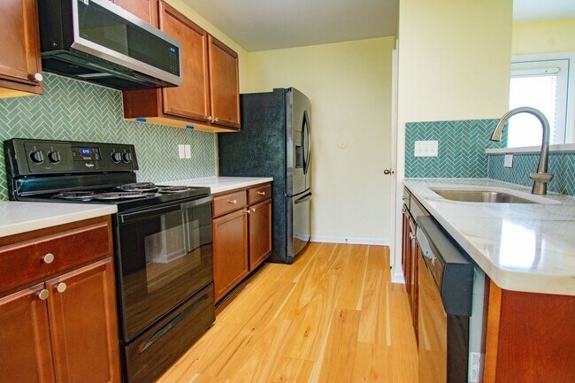 Foto del edificio - 4 Bedroom 3 Bathroom Home- Pets Okay!