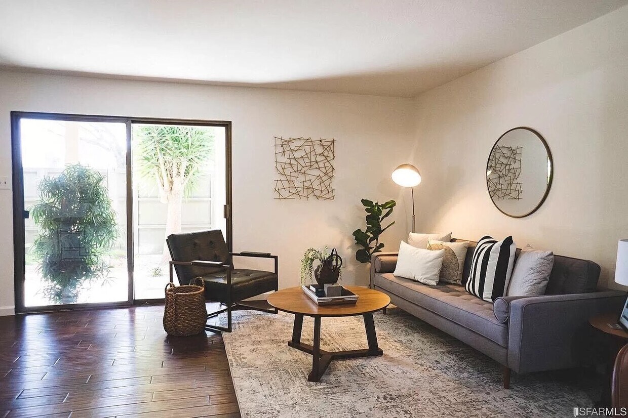 Foto principal - 6103 Admiralty Ln