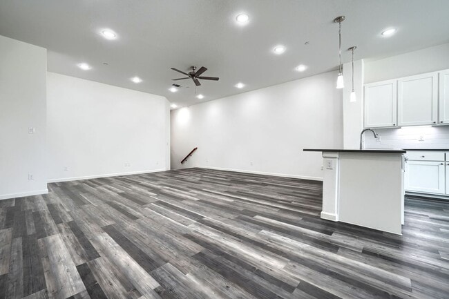 Foto del edificio - 4 Bed and 2.5 Bath Luxurious Townhome in Frisco!