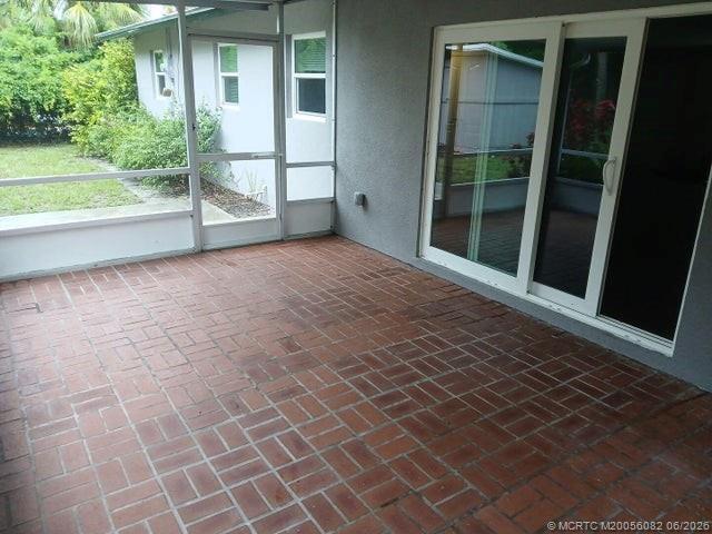 Building Photo - 709 SE Alamanda Way