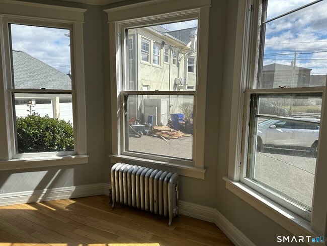 Building Photo - 18 Taylor St