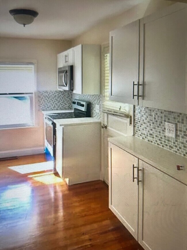 Kitchen - 416 Telford Avenue