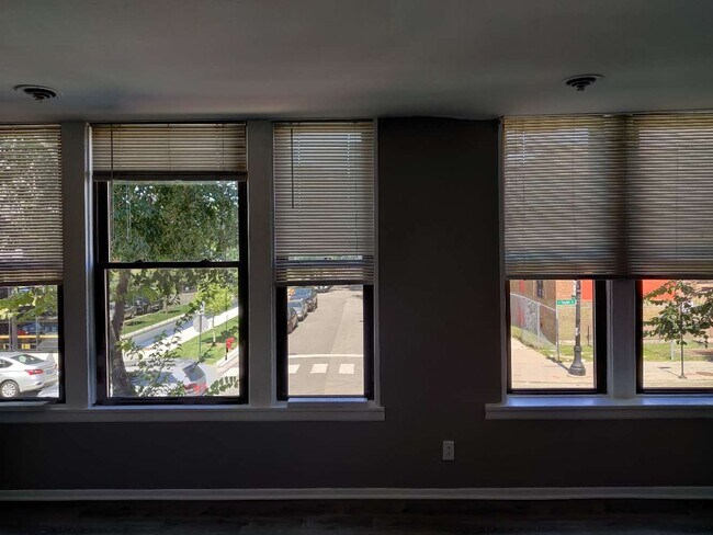 Building Photo - 1321 W Taylor St