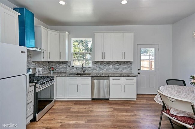 Building Photo - 3 br, 2.5 bath House - 20425 3/4 Raymond Ave