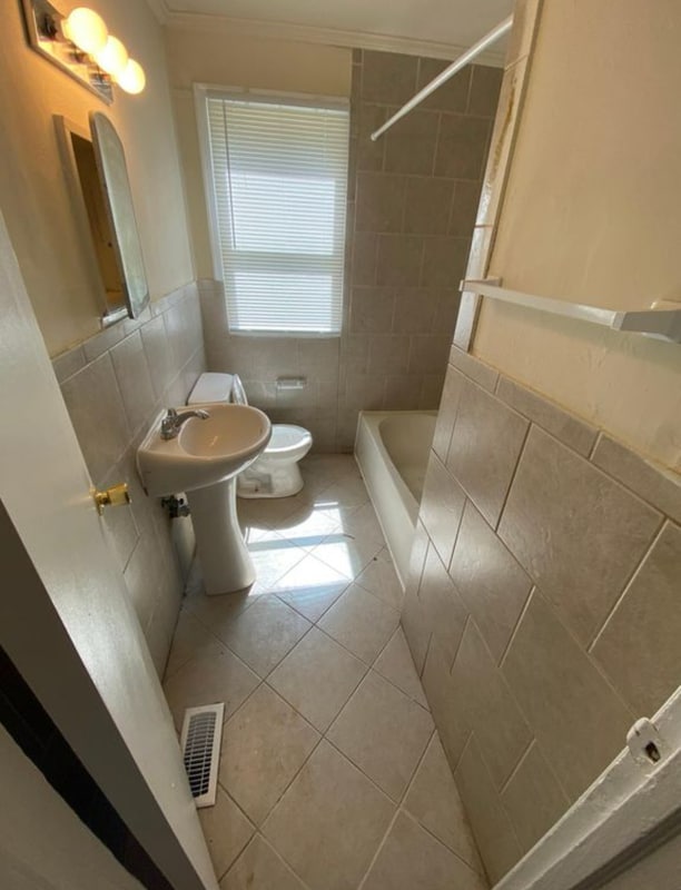 Building Photo - 3915 E Chatham Dr