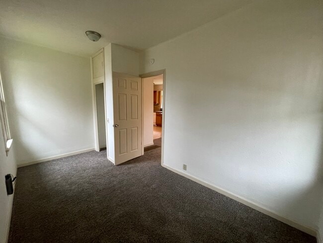 Building Photo - 9657 N Leonard St