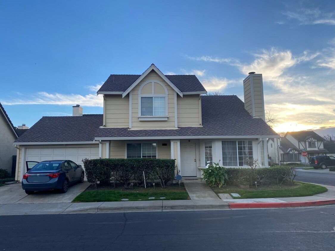 Primary Photo - Beautiful Ardenwood home.